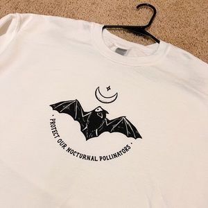 *Cute* BAT🦇 white Crewneck sweater size L